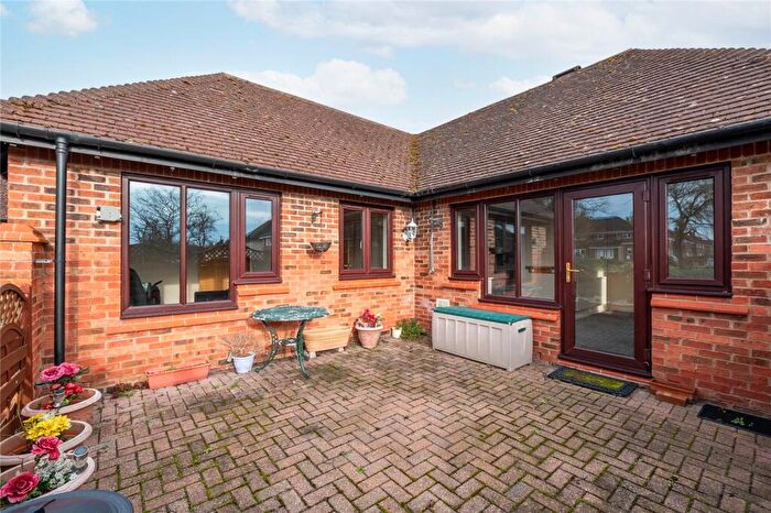2 Bedroom Bungalow For Sale In Knowles Green, Bletchley, MK2