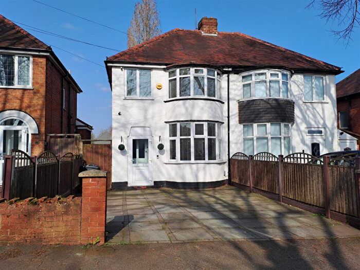 3 Bedroom Semi Detached House For Sale In Elmay Road, Sheldon, Birmingham, B26
