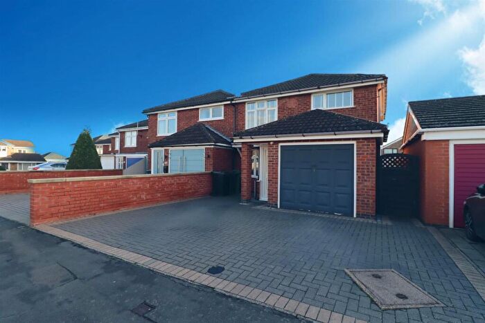 3 Bedroom Semi-Detached House To Rent In Hereford Close, Nuneaton, CV10