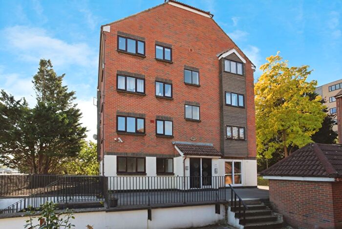 2 Bedroom Flat For Sale In Springvale, Maidstone, Kent, ME16