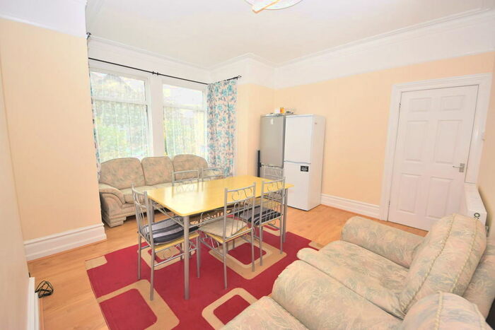 4 Bedroom Semi-Detached House To Rent In Clarendon Gardens, Ilford, IG1