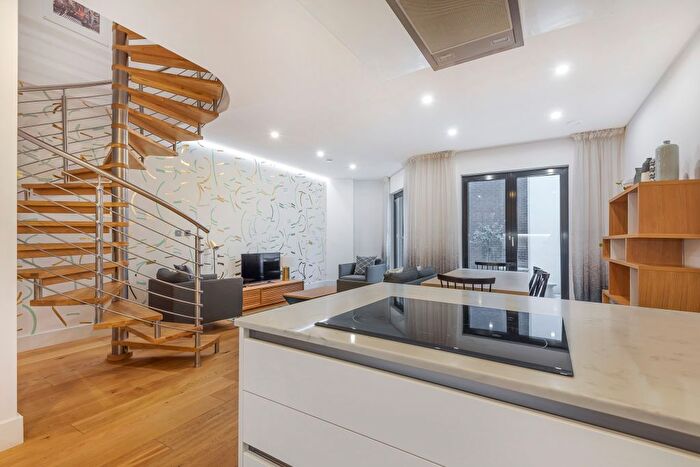 2 Bedroom Flat To Rent In Commercial Road, Aldgate, London, E1
