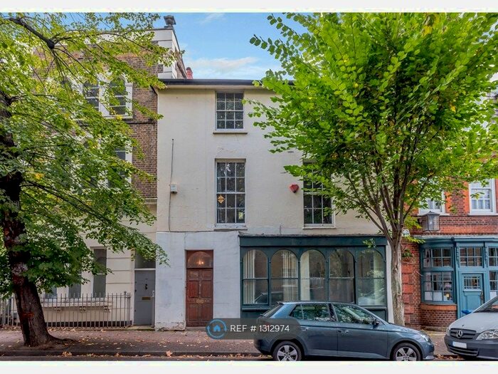 3 Bedroom Flat To Rent In Camberwell, London SE5