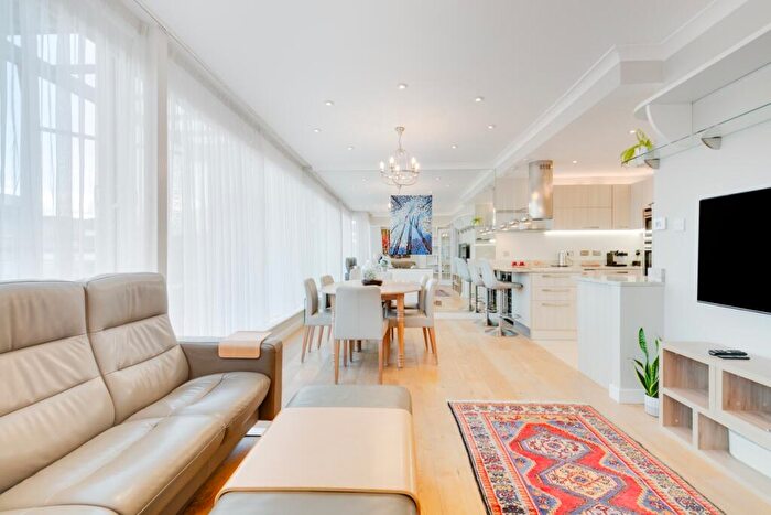 3 Bedroom Penthouse To Rent In Boardwalk Place, E14