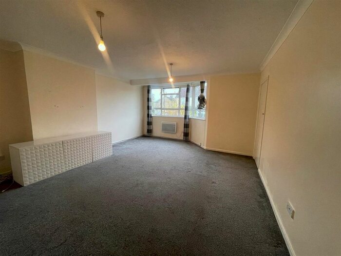 2 Bedroom Maisonette To Rent In Rectory Road, Grays, RM17