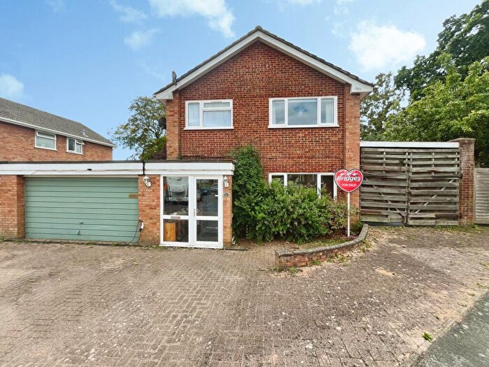5 Bedroom Link Detached House For Sale In Whitmore Green, Farnham, Surrey, GU9