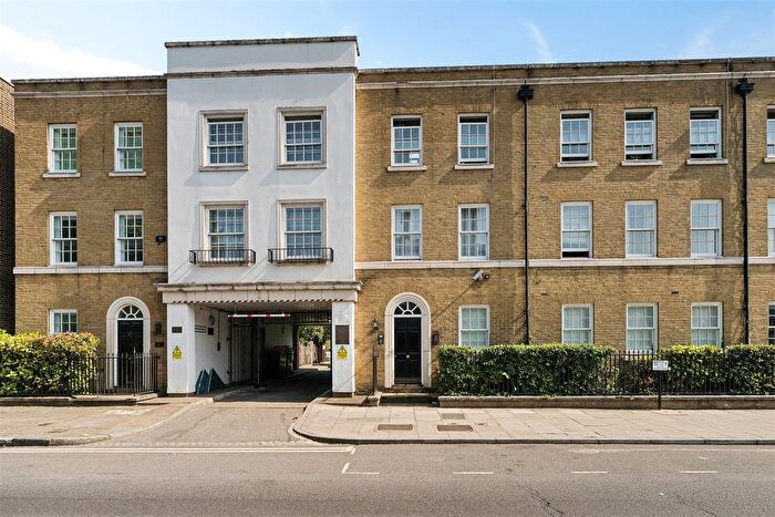 2 Bedroom Flat For Sale In Pickering Close, Hackney, E9