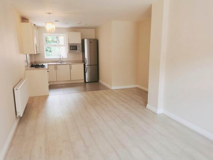 2 Bedroom Flat To Rent In Red Lion Street, Chesham, HP5