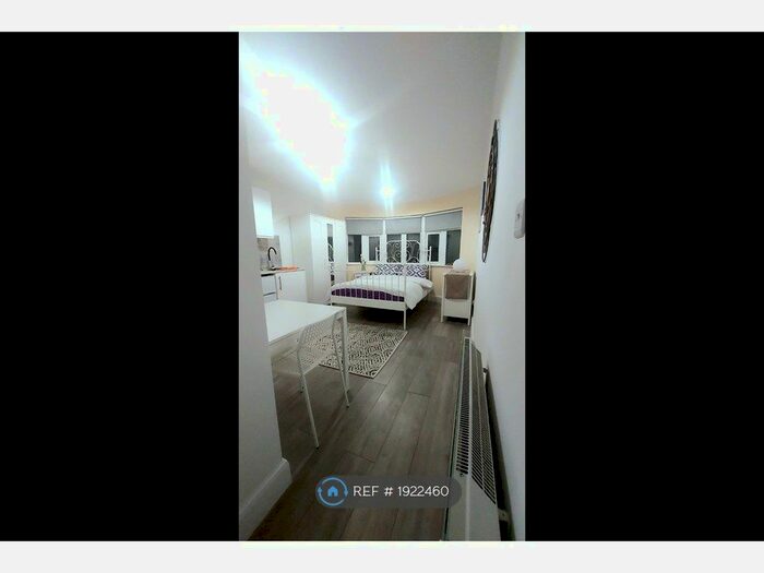 Studio To Rent In Finchley, London, N3
