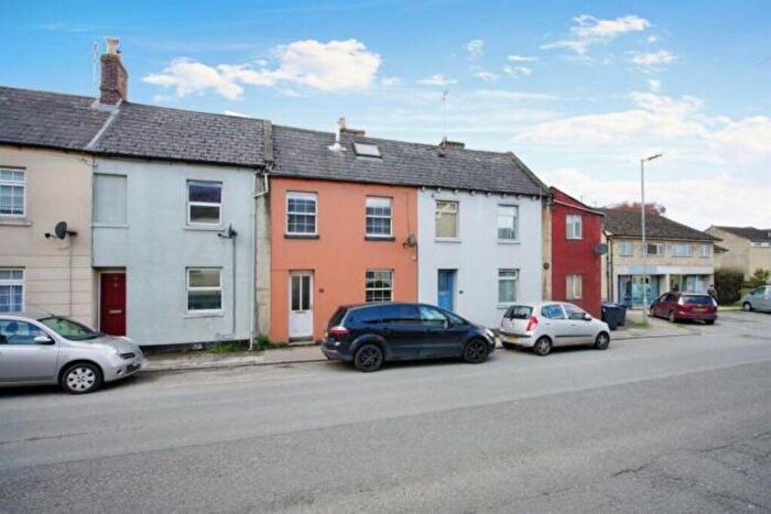 2 Bedroom Terraced House For Sale In London Road, Calne, SN11