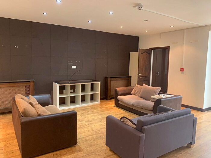 7 Bedroom End Of Terrace House To Rent In Chigwell Road, London, E18