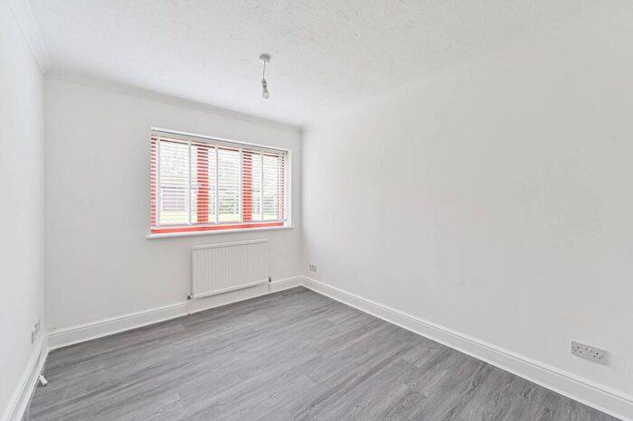 2 Bedroom Flat To Rent In Albemarle Road, Beckenham, BR3