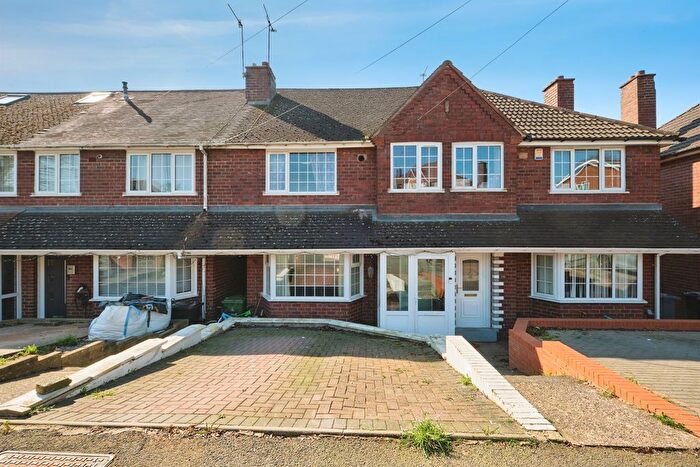 4 Bedroom Terraced House For Sale In Tyndale Crescent, Birmingham, B43