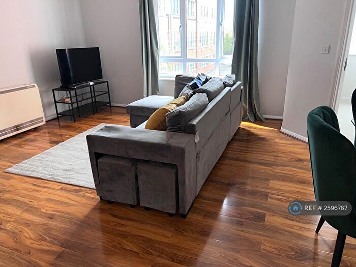 2 Bedroom Flat To Rent In Brook Court, Nottingham, NG7