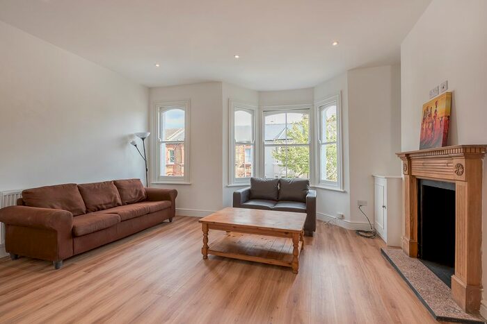 4 Bedroom Flat To Rent In Ingelow Road, Battersea, London, SW8