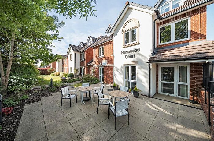 2 Bedroom Flat For Sale In Limpsfield Road, Warlingham, Surrey, CR6