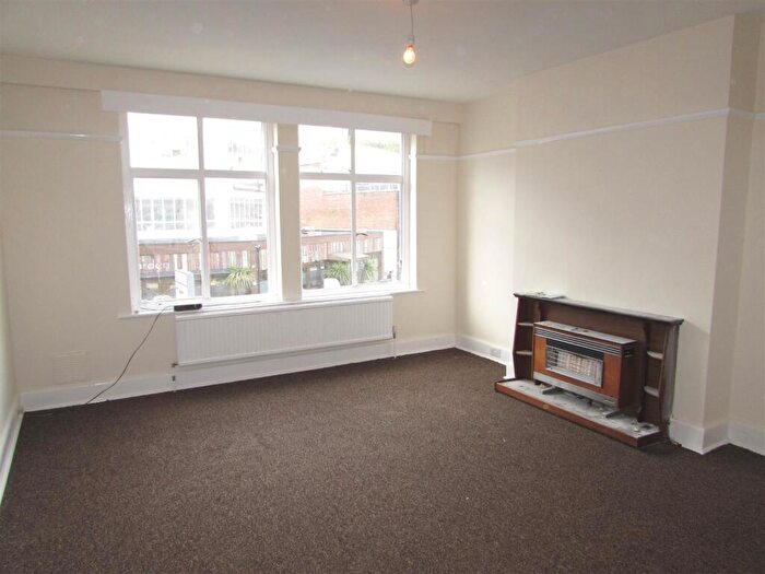 3 Bedroom Flat To Rent In Large Three Bedroom Town Centre Apartment, BH2