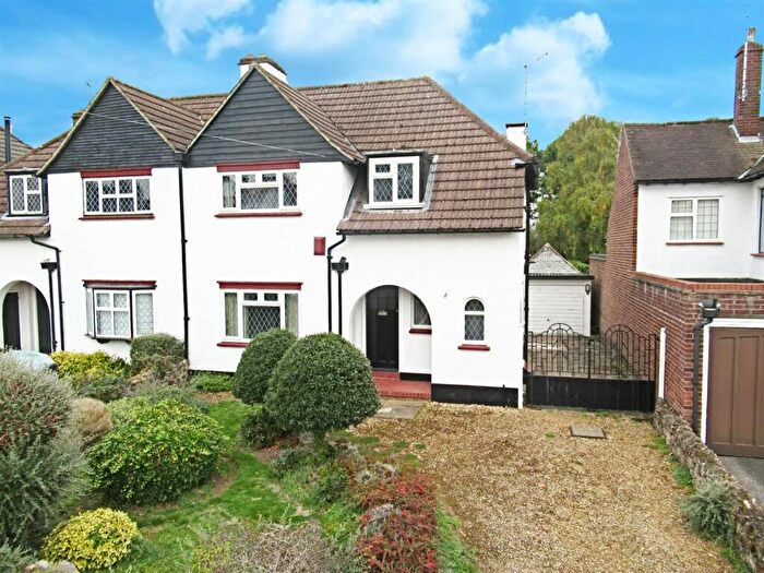 3 Bedroom Semi-Detached House For Sale In Fordwich Hill, Hertford, SG14