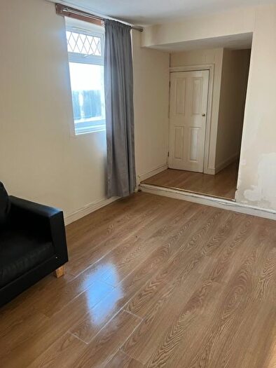 2 Bedroom Flat To Rent In York Street, Cardiff, CF5