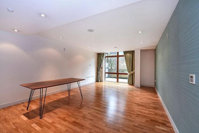 2 Bedroom Flat To Rent In Lymington Road, London, NW6