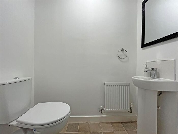 5 Bedroom Detached House To Rent In Vickers Close, Gedling, Nottingham, NG4
