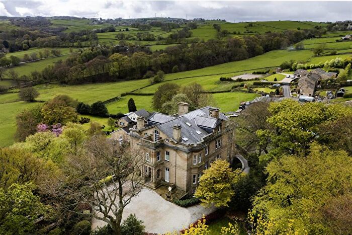2 Bedroom Apartment For Sale In Holywell Hall, Hollywell Green, Halifax, HX4