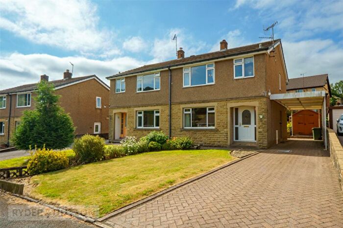 3 Bedroom Semi Detached House For Sale In Moorcroft Park Drive, New Mill, Holmfirth, West Yorkshire, HD9