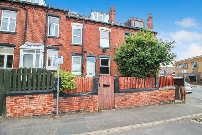 2 Bedroom Terraced House To Rent In Oakley Terrace, Beeston, Leeds, LS11