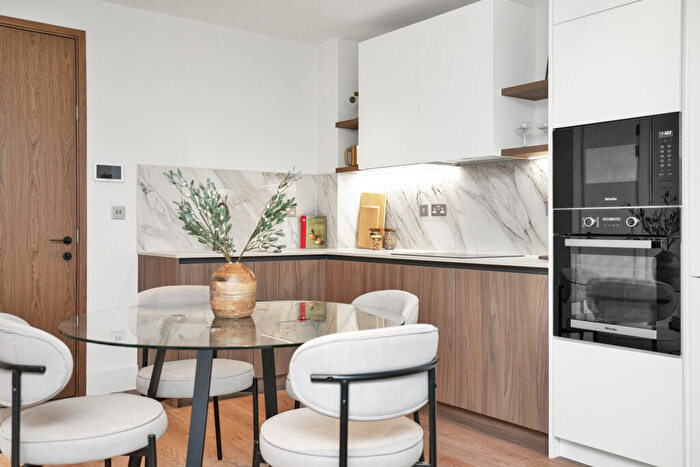 1 Bedroom Apartment For Sale In West Hampstead Central, London, NW6
