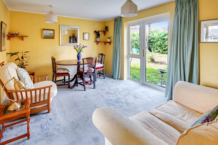 1 Bedroom Maisonette For Sale In Cromwell Place, East Grinstead, RH19