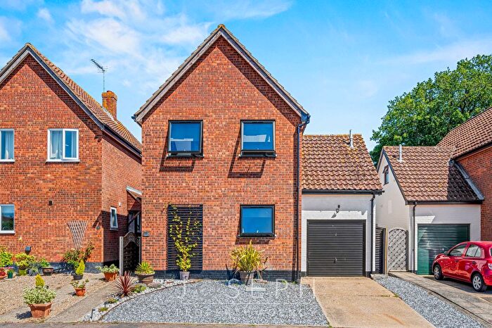 3 Bedroom Detached House For Sale In Ha'penny Field, Holbrook, IP9