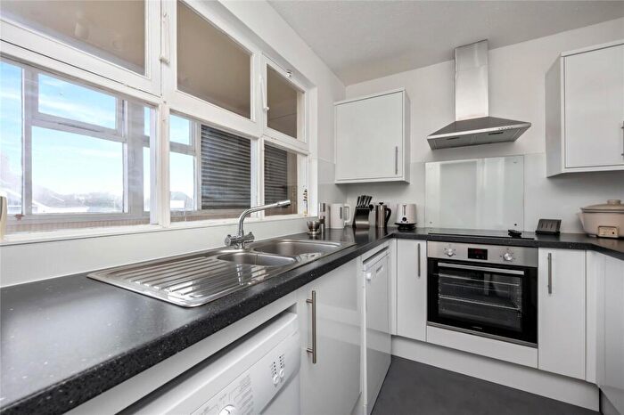 2 Bedroom Flat For Sale In East Lodge, Brighton Road, Lancing, West Sussex, BN15