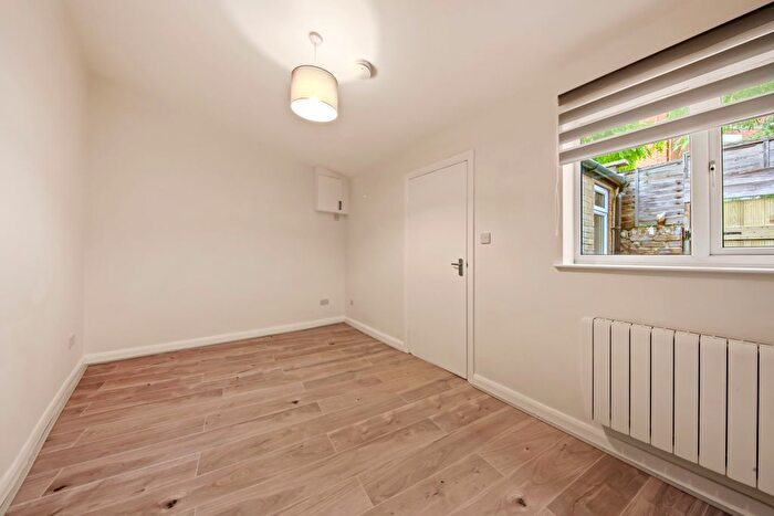 Studio To Rent In Shepherds Bush Road, London, W6