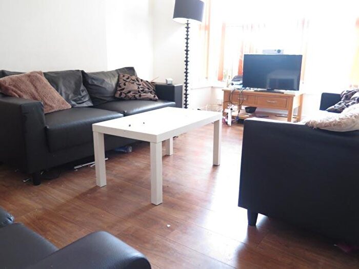 6 Bedroom House To Rent In Headingley Mount, Leeds, LS6