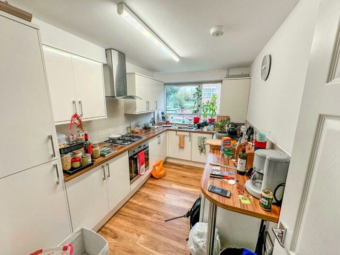1 Bedroom Flat To Rent In Central Avenue, Manchester, Greater Manchester, M19