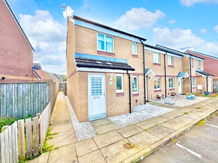 3 Bedroom End Of Terrace House For Sale In Hallhill Drive, Johnstone, PA5