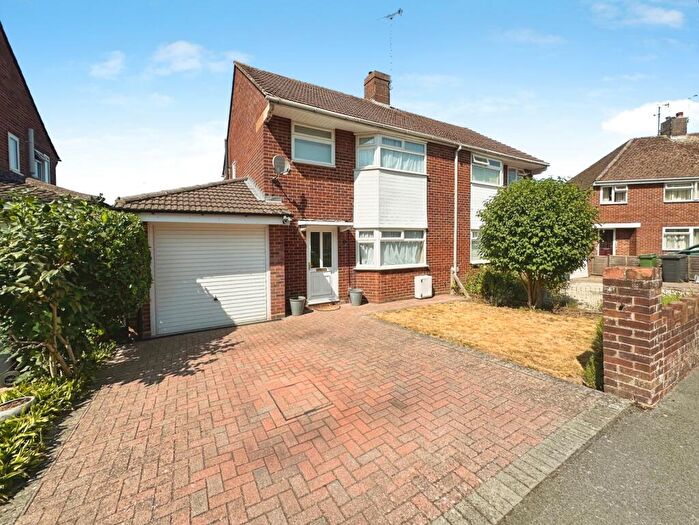 3 Bedroom Semi-Detached House For Sale In Highfield Chase, Basingstoke, Hampshire, RG21