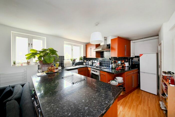 3 Bedroom Semi-Detached House To Rent In Tanners Mews, Deptford, London, SE8