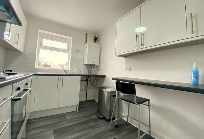 2 Bedroom Apartment To Rent In Dudley Road, Brierley Hill, West Midlands, DY5