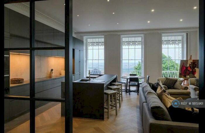 2 Bedroom Flat To Rent In Royal York Crescent, Bristol, BS8