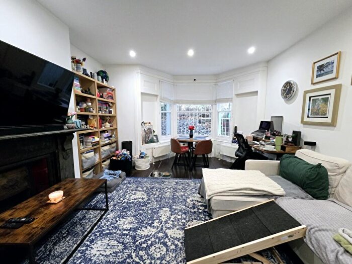 2 Bedroom Flat To Rent In Hillmarton Road, N7