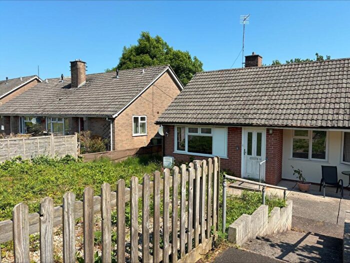 1 Bedroom Semi-Detached Bungalow For Sale In Middlemead, Stratton-on-the-Fosse, Radstock, BA3