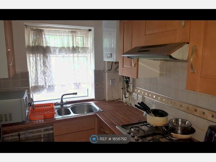 2 Bedroom Flat To Rent In Brixton Hill/ Balham, London, SW2