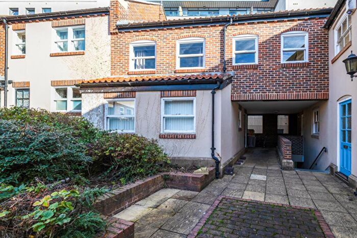 2 Bedroom Flat For Sale In Taylors Court, NE1