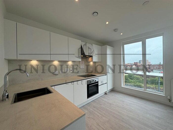 2 Bedroom Flat To Rent In Robusta Court, Farine Avenue, Hayes, UB3