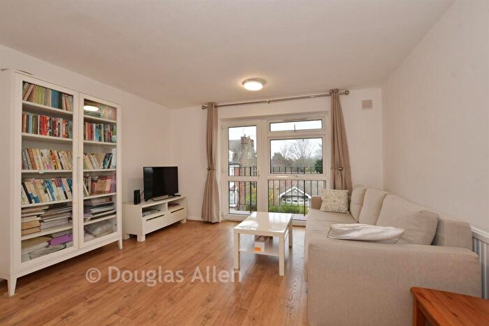 2 Bedroom Flat For Sale In Woodford Green, Woodford Green, Essex, IG8