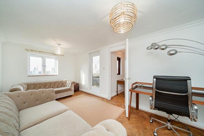 1 Bedroom Maisonette To Rent In Westcroft Close, West Hampstead, NW2
