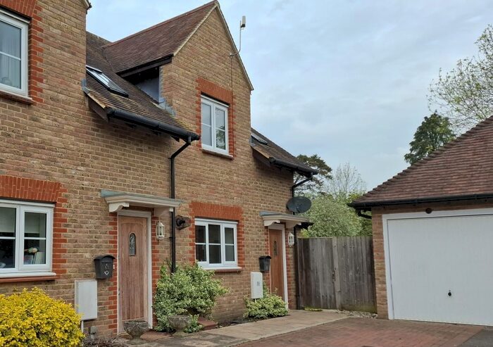 3 Bedroom Semi-Detached House To Rent In Brookside, Guildford, GU4
