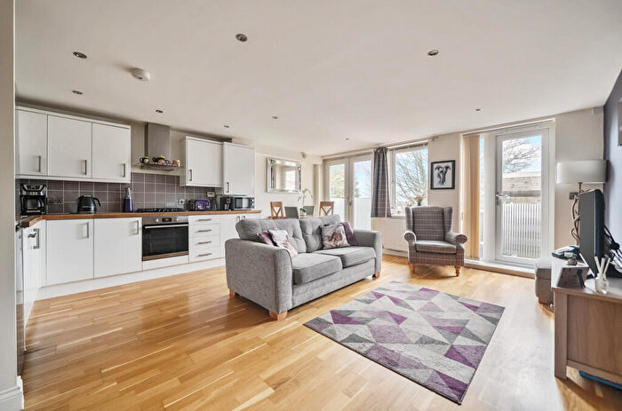 2 Bedroom Flat For Sale In Headley Road, Grayshott, Hindhead, Hampshire, GU26