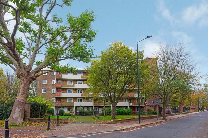 3 Bedroom Flat To Rent In Sewardstone Road, London, E2